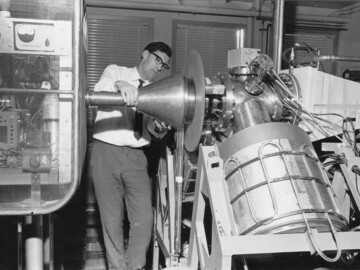 DC proton Ion Source Test Stand in Bldg. 145 (A.E. Weeden) 1966 DC proton Ion Source Test Stand in Bldg. 145 (A.E. Weeden) 1966