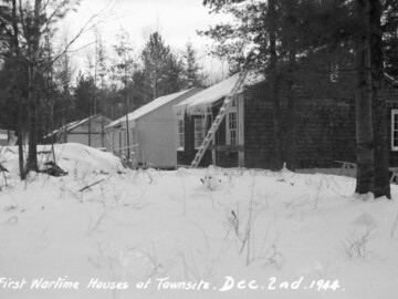 The first houses in Deep River. “Wartime Houses” shipped from Brownsburg, PQ. Photo dated 02 December 1944. Photo Source – AECL. 1001000