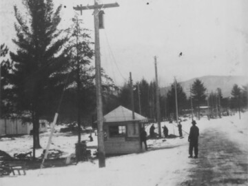Gatehouse located at entrance to Deep River restricting entry to authorized personnel only. Location approximately where Deep River Road intersects with Huron and Algonquin. Photo source –AECL. 1051000