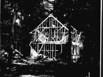 Number 2 Beach under construction on 22 May 1945. Photo source – AECL. 1071000